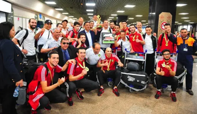 قالت الصحف: تهنئة الملك لمنتخب الكرة داخل القاعة.. هل هي غضبة ملكية ضد لقجع؟