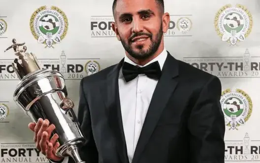 الجزائري “محرز” أول عربي وإفريقي يحرز لقب أفضل لاعب في الدوري الإنجليزي