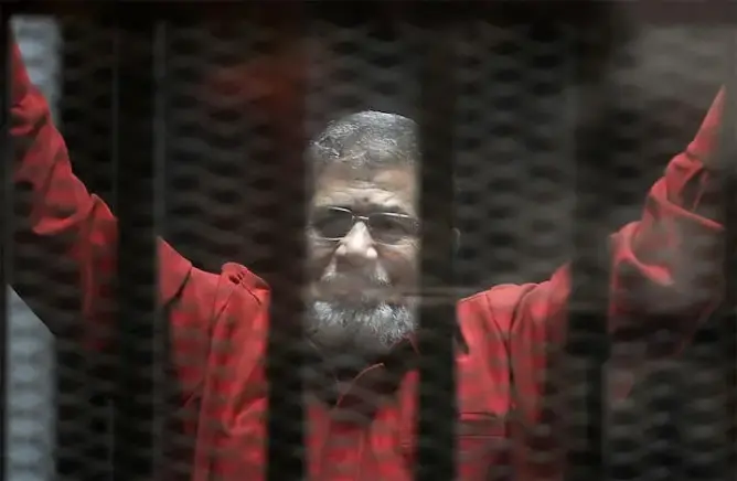 تأجيل الحكم على مرسي في قضية “التخابر مع قطر”