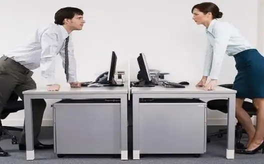 5 نصائح للتعامل مع زملاء العمل الوقحين