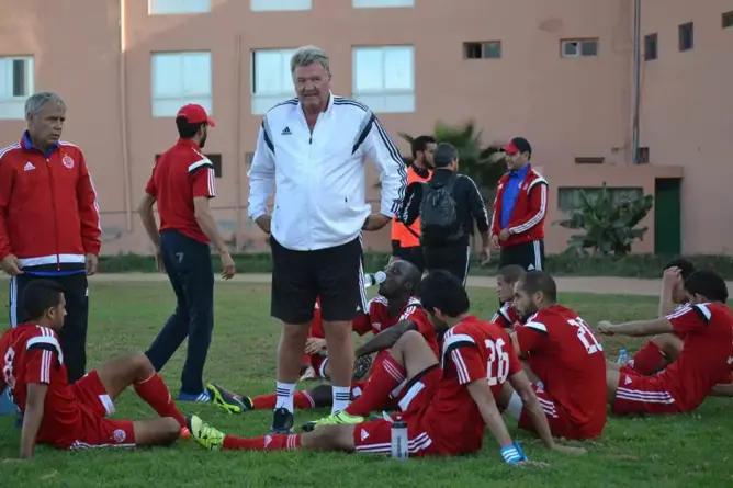 قبل لقاء مازيمبي..الوداد يتدرب في حديقة فندق و3 لاعبين تأكد غيابهم