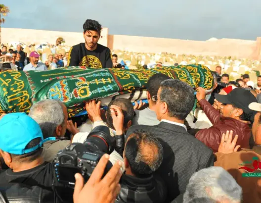 بالصور.. المئات يشيعون الشعبي إلى مثواه الأخير بحضور وزراء ومسؤولين