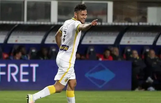 المغربي بوفال يحرز أول “هاتريك” مع ليل