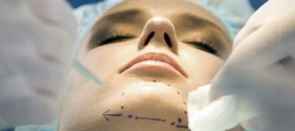 حضور مكثف لطلبة الطب بالمؤتمر الدولي لجراحة التجميل