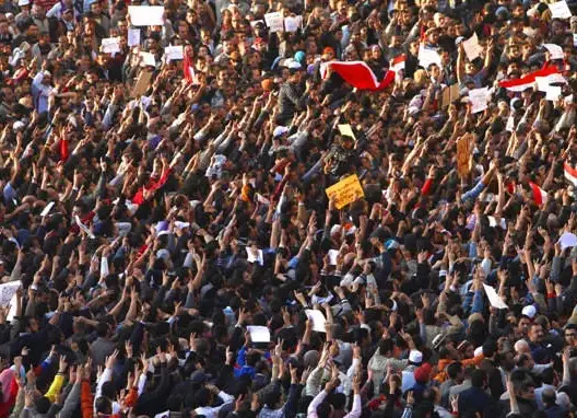 مصريون يطالبون بإسقاط النظام في أكبر احتجاج بالقاهرة ضد بيع جزيرتين