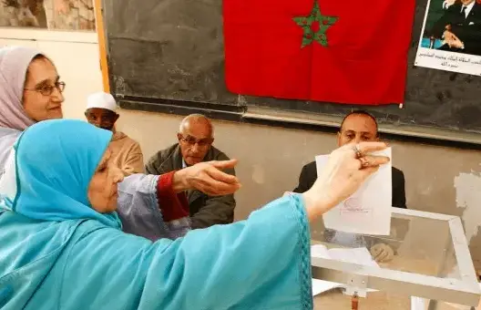 12 حزبا غير ممثل في البرلمان يعتبرون العتبة “إقصاء وضربا للتعددية”