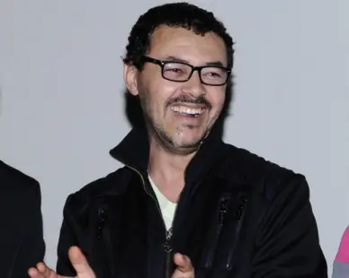 الممثل السينمائي أمين الناجي يعلن خطوبته من وجدة