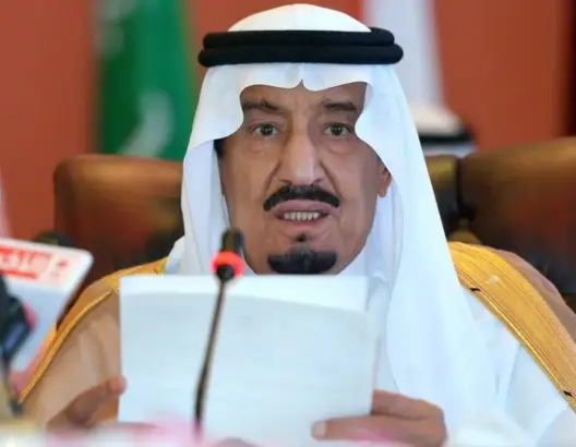 ملك السعودية يؤكد ضرورة إنشاء قوة عربية عسكرية مشتركة