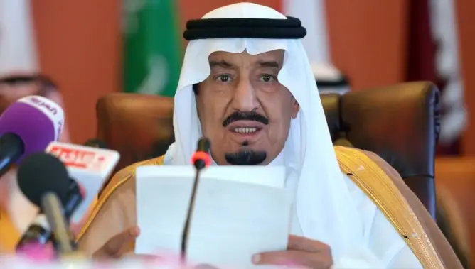 ملك السعودية يؤكد ضرورة إنشاء قوة عربية عسكرية مشتركة