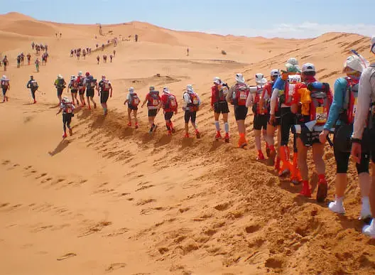 1100 مشارك في الدورة 31 لماراطون الرمال بمرزوكة