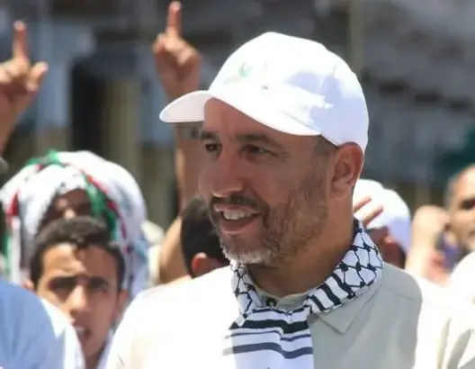 توقيف قيادي في “العدل والإحسان” عن العمل بسبب “دعم المتدربين”