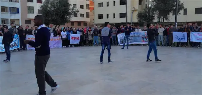 أمن طنجة يمنع بالقوة وقفة تضامنية مع “طلاب تطوان” المعتقلين (صور)