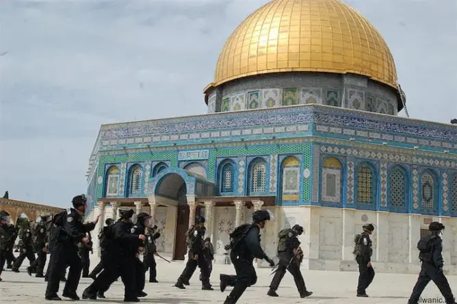 1272 صهيونيا اقتحم المسجد الأقصى الشهر الماضي