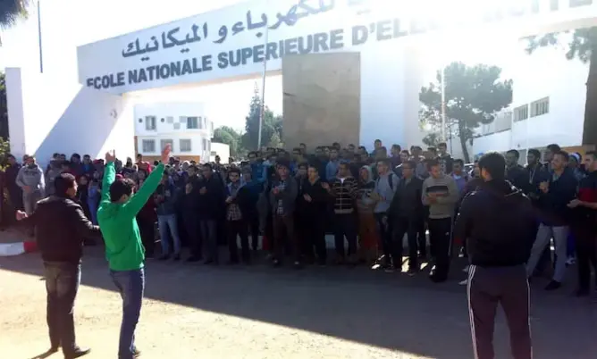 طلاب ENSEM يخلون مؤسستهم احتجاجا على “انتقام الإدارة منهم”