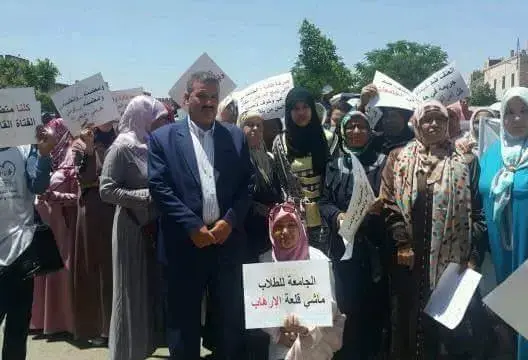 العشرات يحتجون أمام ابتدائية مكناس تضامنا مع شيماء ويطالبون بأقصى العقوبات للمعتقلين