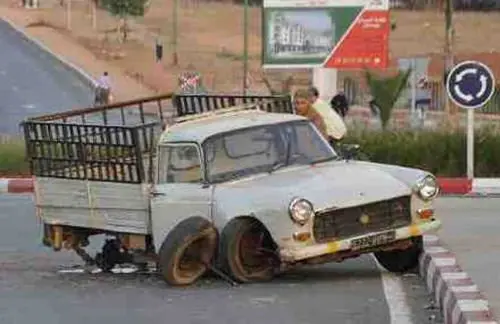 مصرع شخصين وإصابة 17 آخرين في انقلاب “بيكوب” بأزيلال