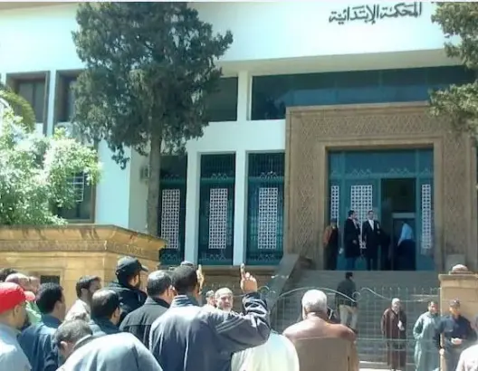 متضامنون مع شيماء يحتجون أمام ابتدائية مكناس تزامنا مع المحاكمة