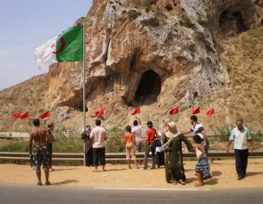رجل أمن جزائري يفر إلى وجدة ويطلب اللجوء إلى المغرب