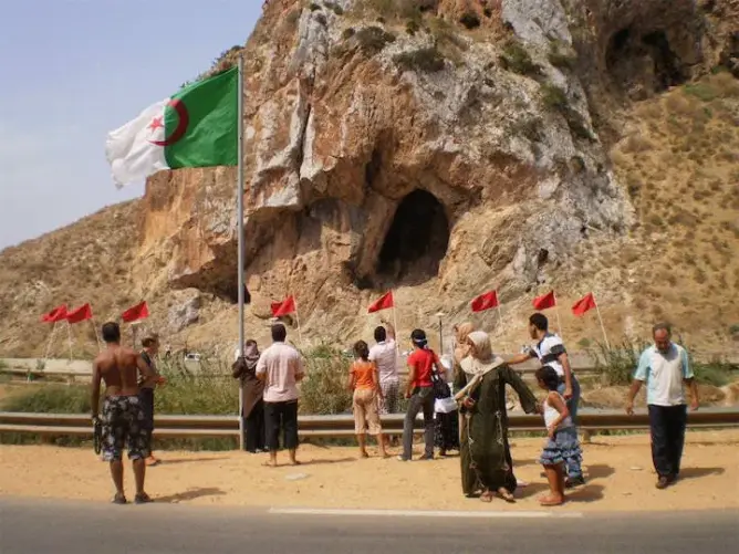 رجل أمن جزائري يفر إلى وجدة ويطلب اللجوء إلى المغرب