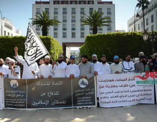 أسر معتقلي “السلفية” تطالب بإعادة فتح تحقيق نزيه في أحداث 16 ماي