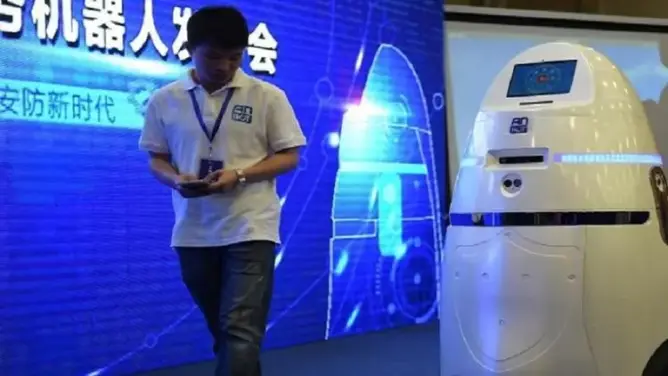 الصين تطور روبوتات لصعق المتظاهرين