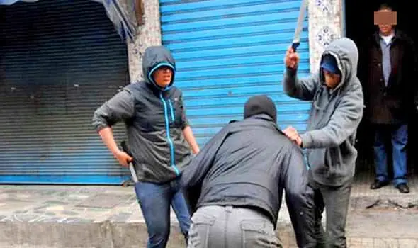 اقتتال بالسيوف بطنجة يخلف 4 إصابات خطيرة اثنان نُقلا بالمروحية للرباط