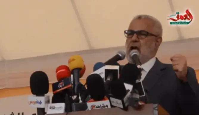 بن كيران لمواطن: اجلس أ سي.. هذا باغي يقسم معي الخطبة
