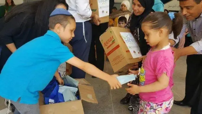 اليهود المغاربة يوزعون “قفة رمضان” على المحتاجين (صور)