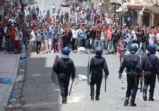 جرحى واعتقالات في صفوف محتجين بالجزائر