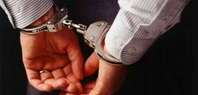 اعتقال شخص اعتدى بالسلاح الأبيض على 4 من أفراد عائلته