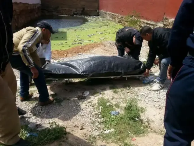 العثور على جثة شاب تحمل أثارا للطعن بآلة حادة