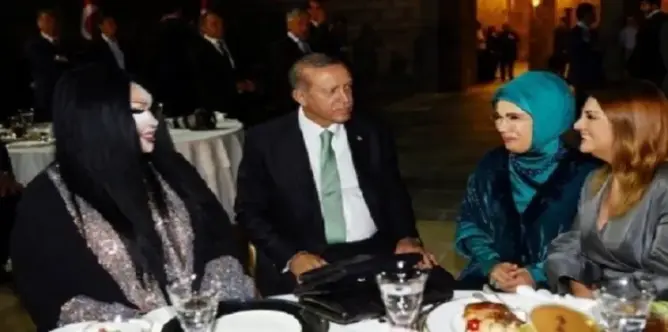 أردوغان يفطر مع نجم تركي متحول جنسيًا