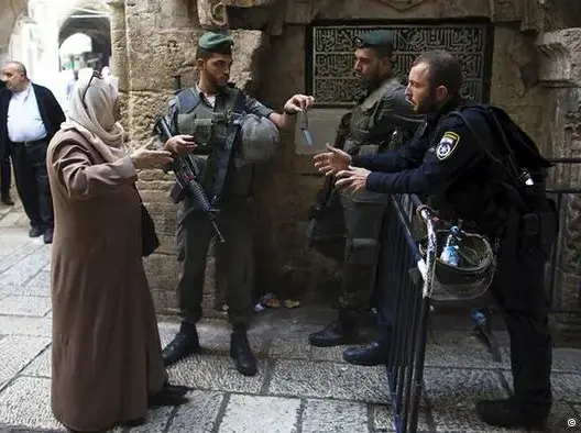 إسرائيل تمنع مئات الفلسطينيين من الوصول للأقصى لأداء صلاة الجمعة