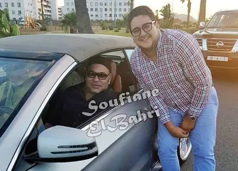 الملك يلتقط صورا مع “البيضاويين” دقائق قبل الإفطار