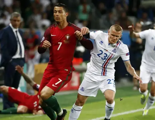 تعادل تاريخي لإيسلندا أمام البرتغال في أول مشاركة لها في اليورو
