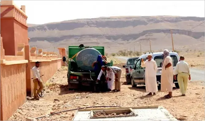في زاكورة .. دواوير يصلها الماء الشروب مرة في الشهر!