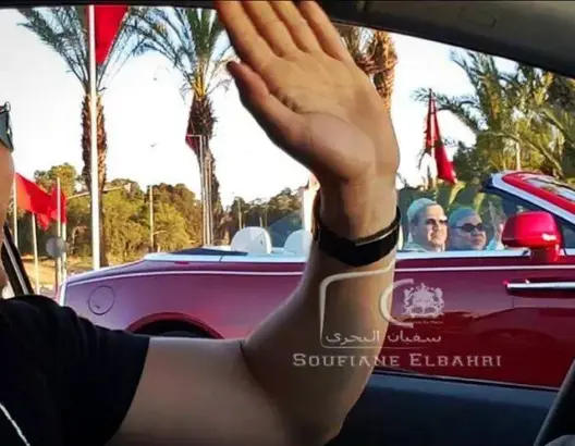 الملك يتجول رفقة صديقه الهمة في سيارته الخاصة