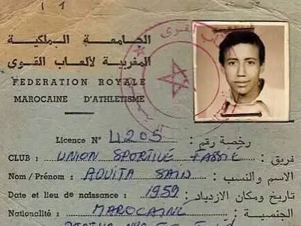 بطاقة للجامعة الملكية لألعاب القوى تذكّر بألقاب “الاسطورة” سعيد عويطة