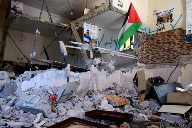 الاحتلال يهدم منزل أسير فلسطيني جنوب الخليل