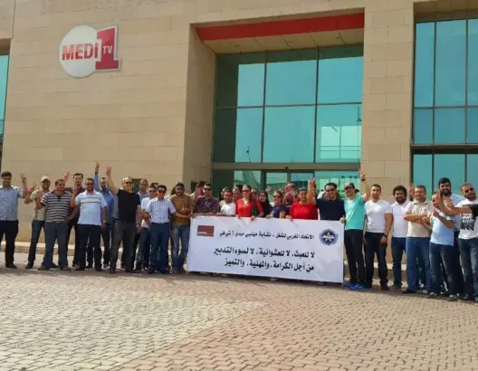 العزوزي يغادر “ميدي 1” وسط استمرار احتجاجات الصحفيين