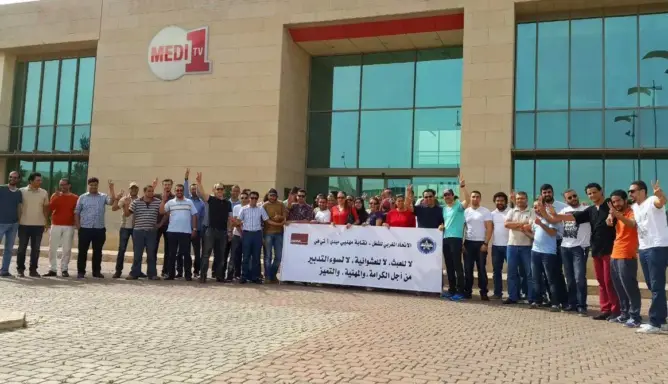 العزوزي يغادر “ميدي 1” وسط استمرار احتجاجات الصحفيين