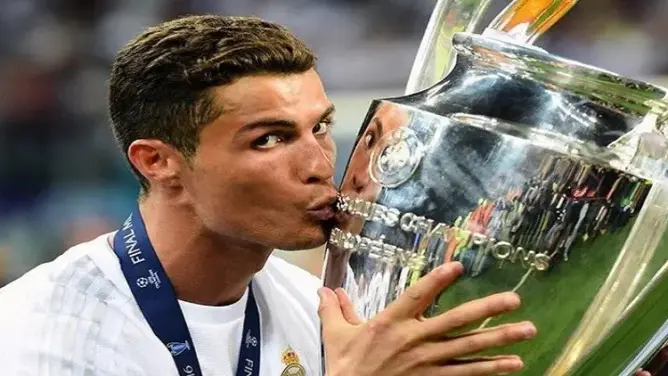 رونالدو يتصدر اللاعبين الأعلى دخلا في العالم