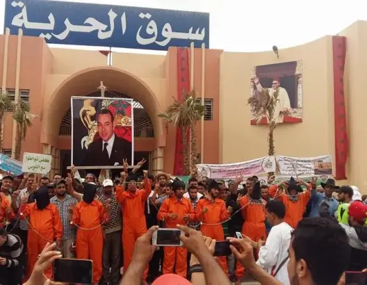 إنزكان .. تجار يحتجون بلباس “غوانتانامو” ضد المجلس البلدي (صور)