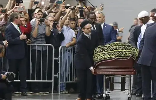 جنازة إسلامية للملاكم الأسطورة محمد علي بحضور أردوغان (صور)