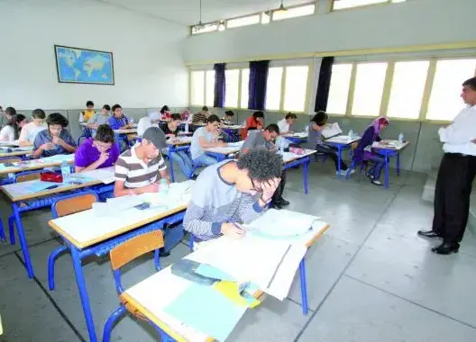 توقيف تلميذ أشهر سكينا في وجه أساتذة الحراسة في امتحانات “الباك”