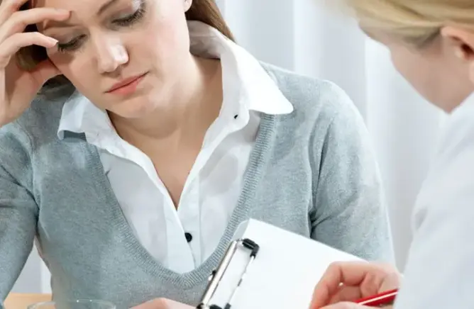 دراسة: احتمال تعرض النساء للقلق ضعف الرجال.. لماذا؟