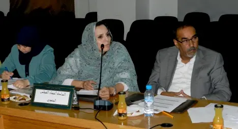 مستشارة من “البيجيدي” بمجلس الداخلة تنفي التحاقها بتحالف “البام”