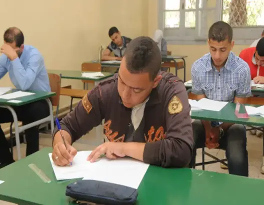 ساعة الهواتف تحرم تلاميذ من اجتياز امتحان البكالوريا صباح اليوم