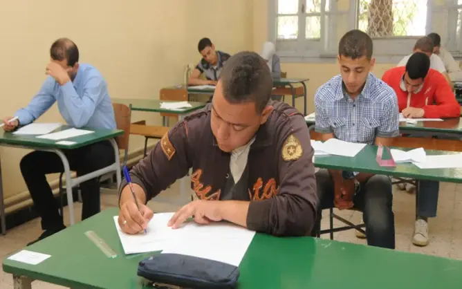 ساعة الهواتف تحرم تلاميذ من اجتياز امتحان البكالوريا صباح اليوم