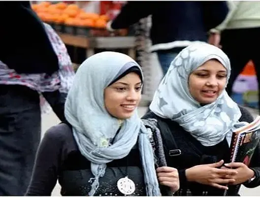 صحيفة: حظر الحجاب في مكان العمل تصرف غير حكيم